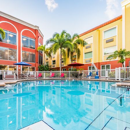 Holiday Inn Express Hotel & Suites Bradenton West, An Ihg Hotel Exterior foto