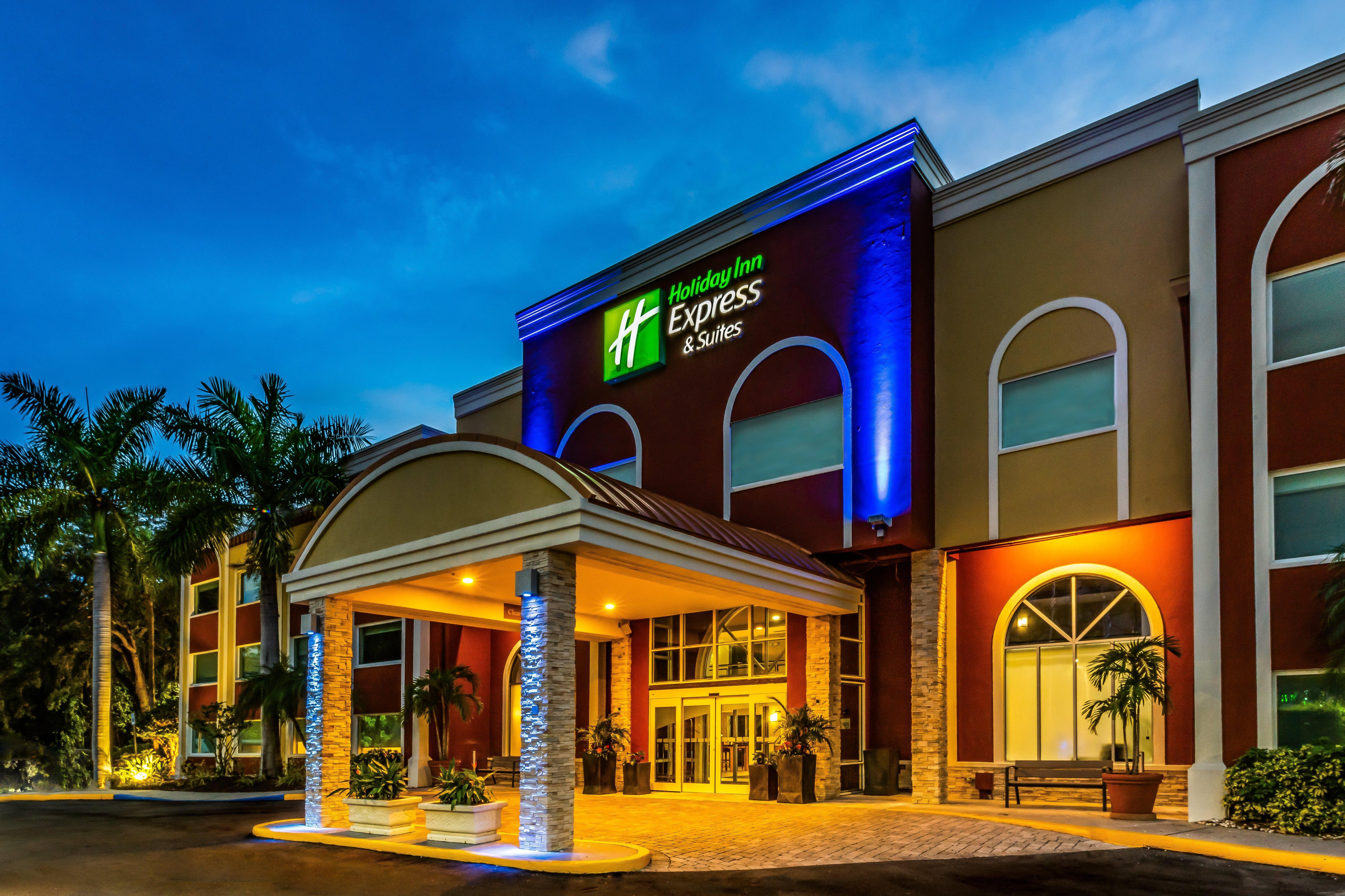 Holiday Inn Express Hotel & Suites Bradenton West, An Ihg Hotel Exterior foto