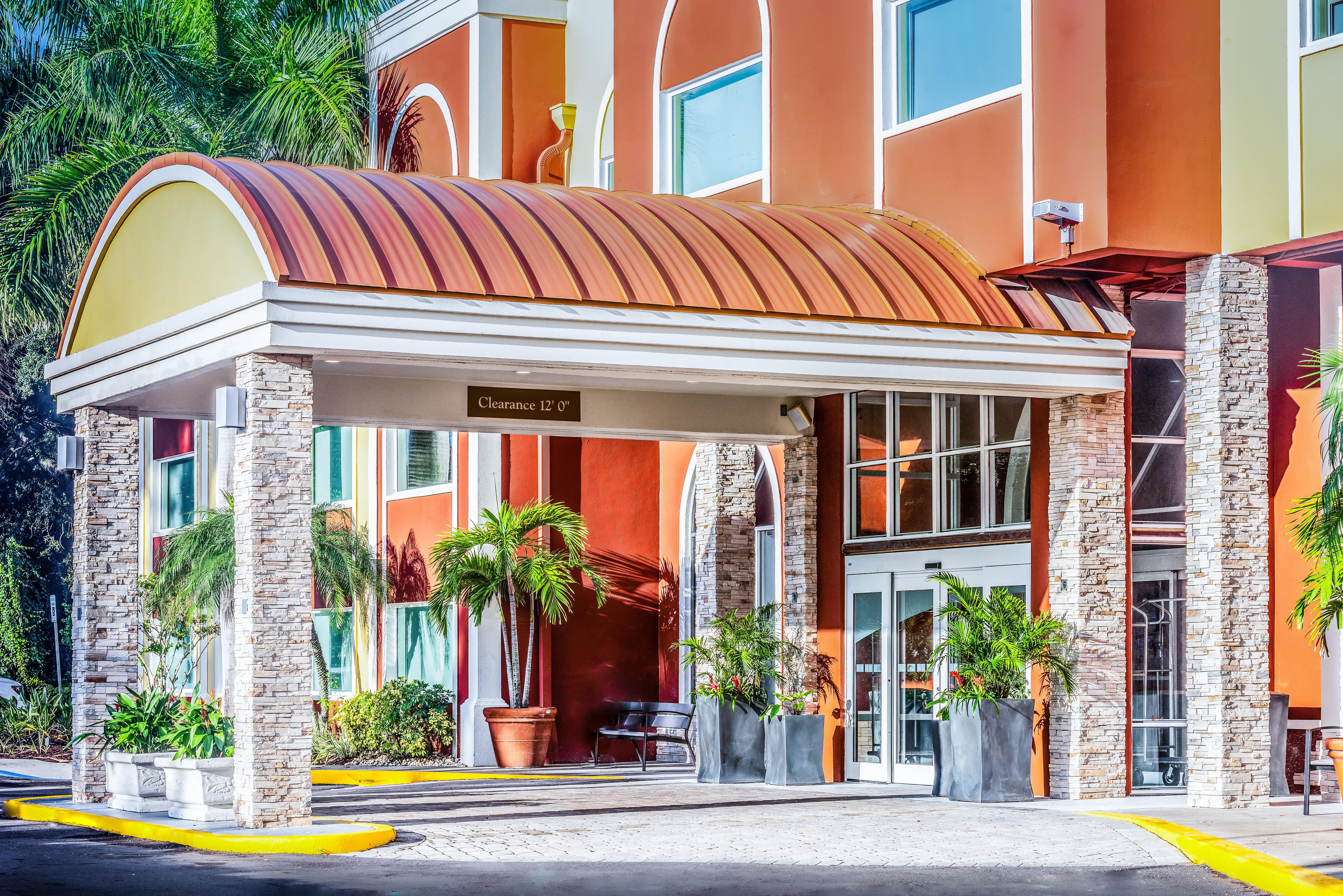 Holiday Inn Express Hotel & Suites Bradenton West, An Ihg Hotel Exterior foto